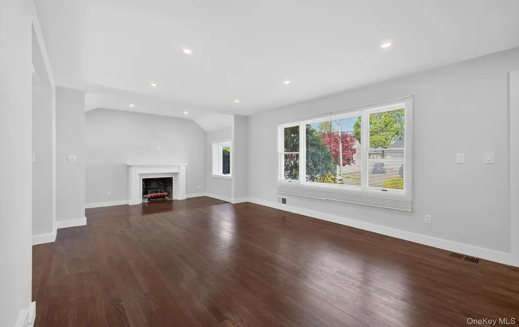 436 15th Street West Babylon NY 11704