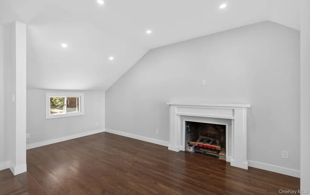 436 15th Street West Babylon NY 11704