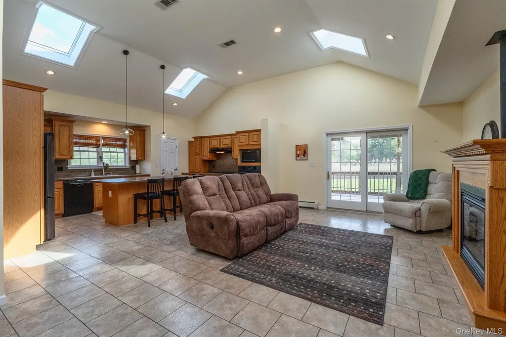 25 Spada Drive Saugerties NY 12477