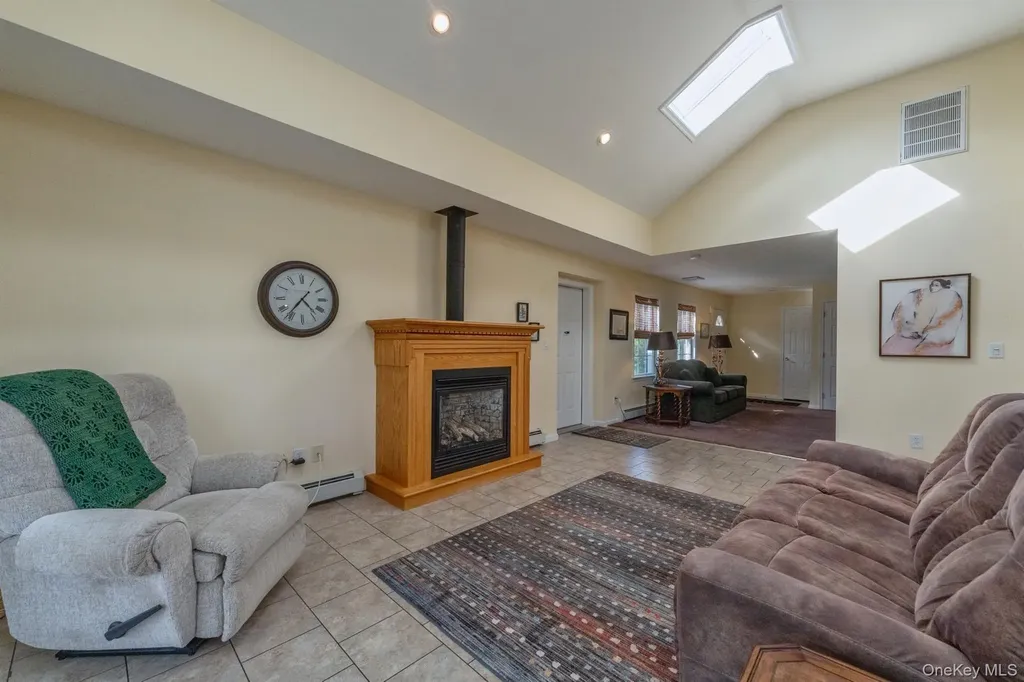 25 Spada Drive Saugerties NY 12477