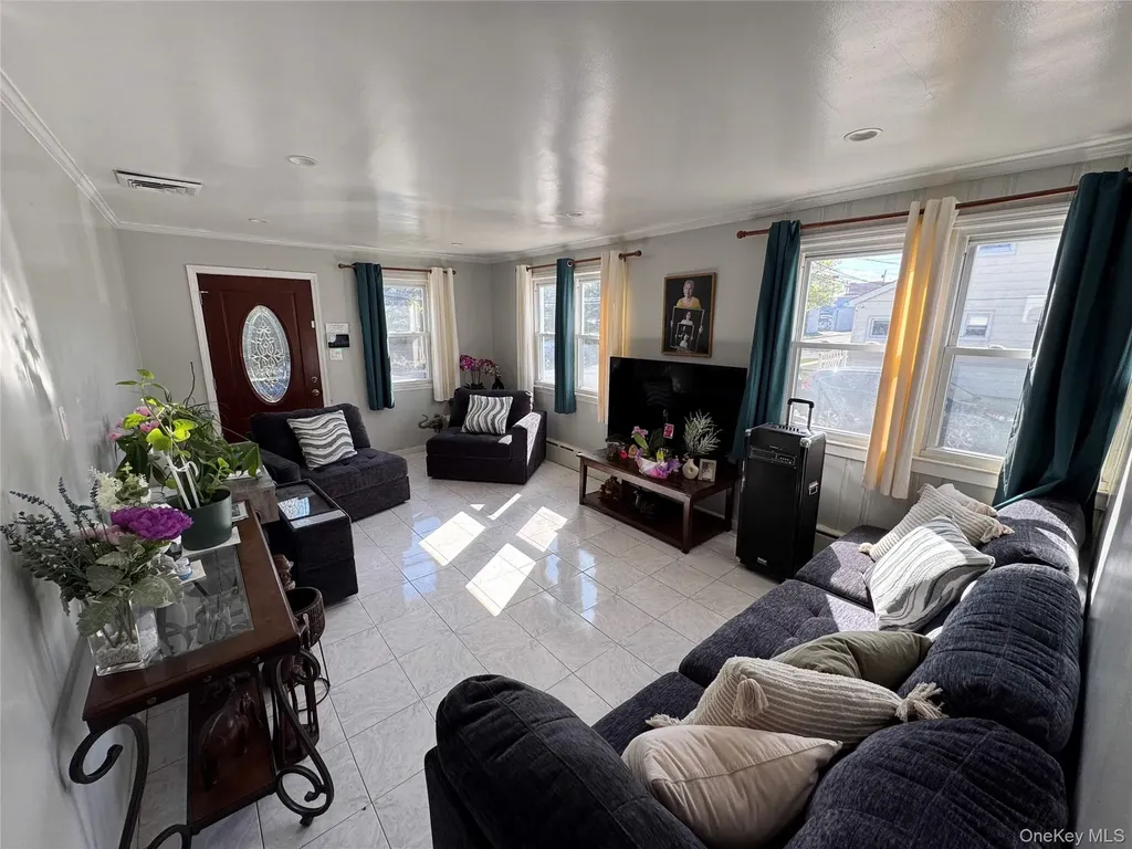 31 Gregory Street Valley Stream NY 11580