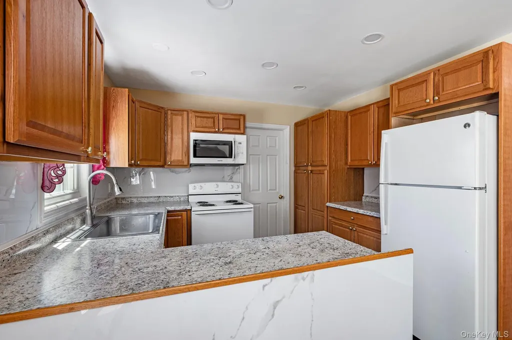 35 Spencer Lane Stony Brook NY 11790