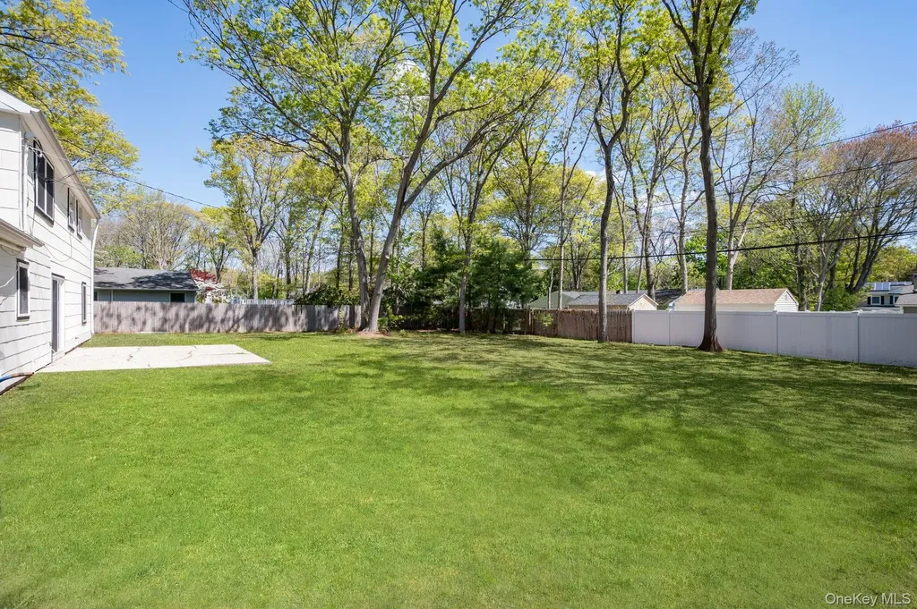 35 Spencer Lane Stony Brook NY 11790