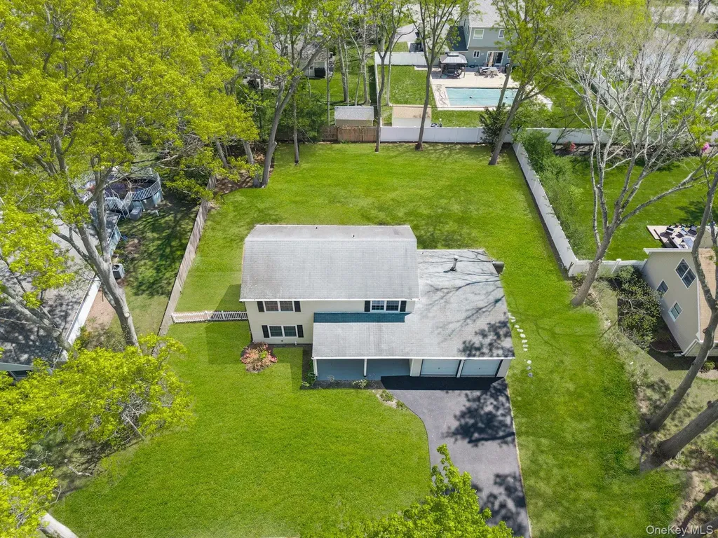 35 Spencer Lane Stony Brook NY 11790