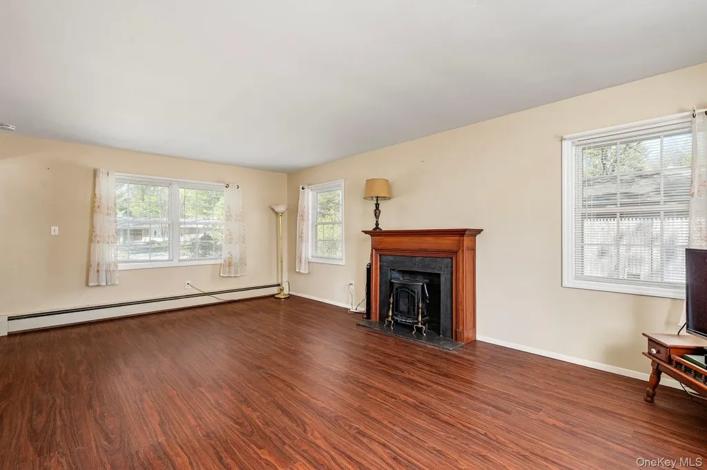 35 Spencer Lane Stony Brook NY 11790