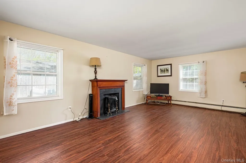 35 Spencer Lane Stony Brook NY 11790