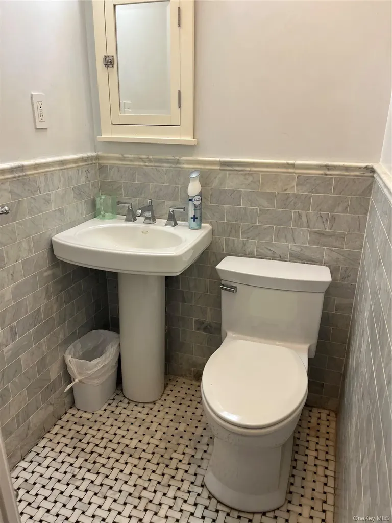 5314 194th Street Fresh Meadows NY 11365