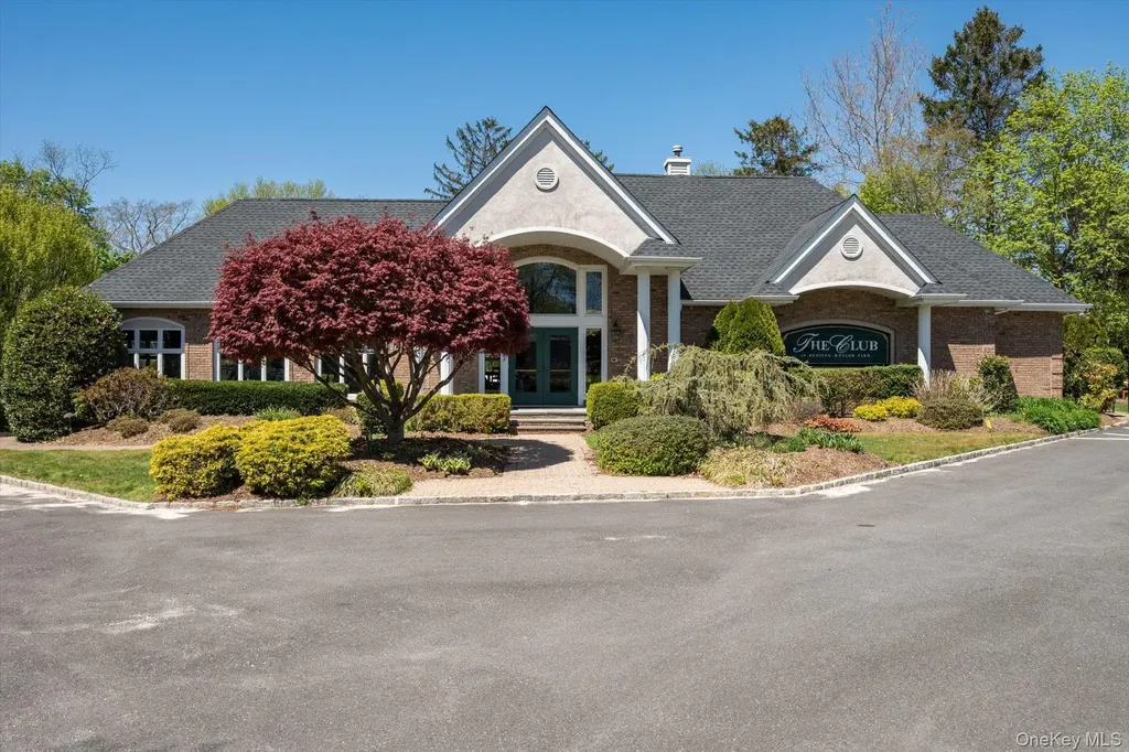 1 Fox Hollow Court Dix Hills NY 11746
