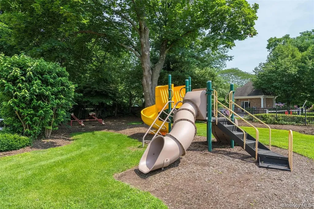 1 Fox Hollow Court Dix Hills NY 11746