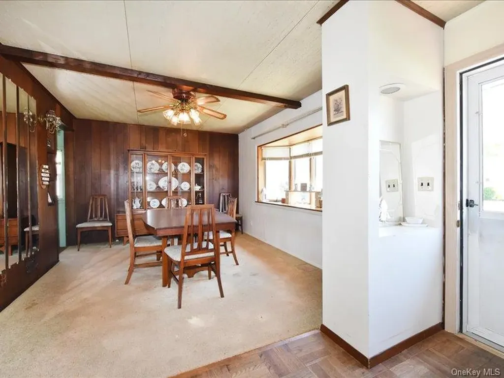 118 Park Lane Massapequa NY 11758