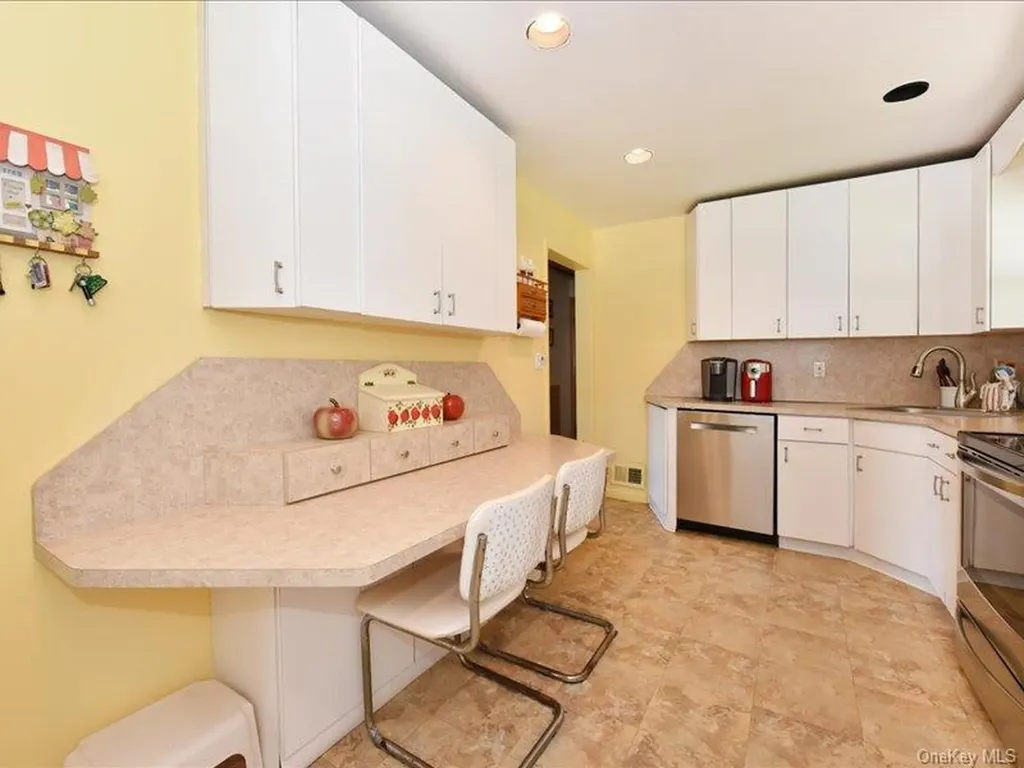 118 Park Lane Massapequa NY 11758