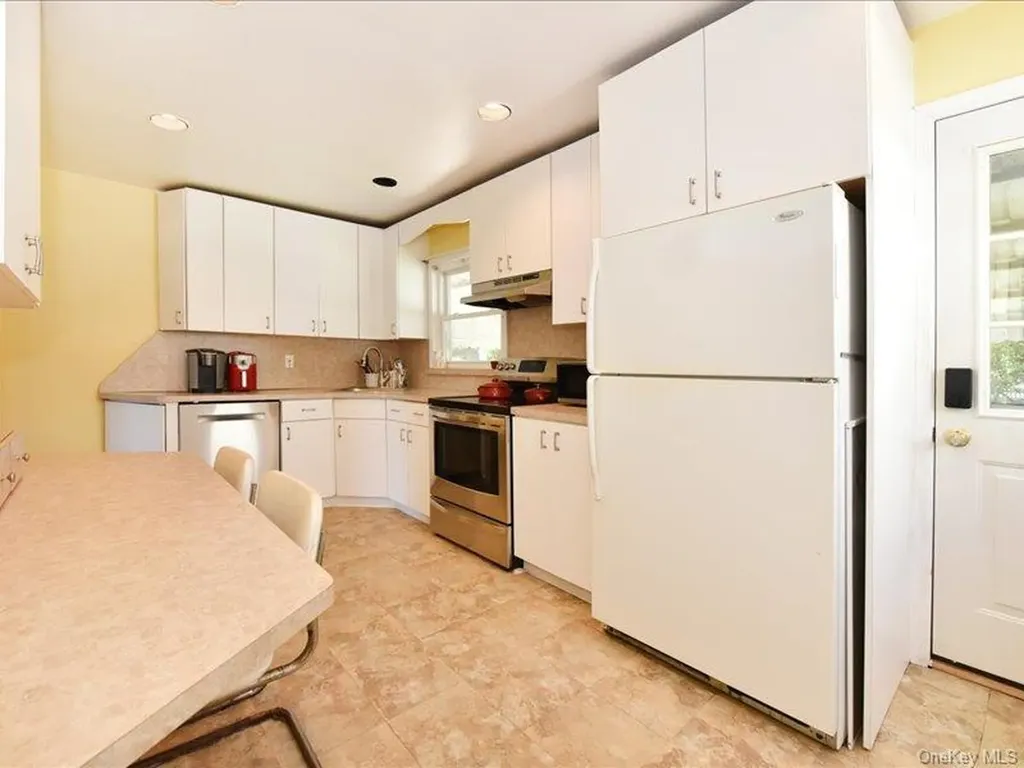 118 Park Lane Massapequa NY 11758