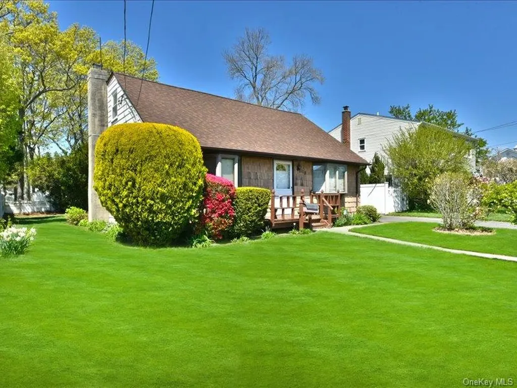 118 Park Lane Massapequa NY 11758