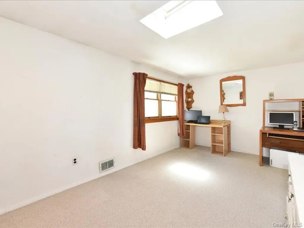 118 Park Lane Massapequa NY 11758