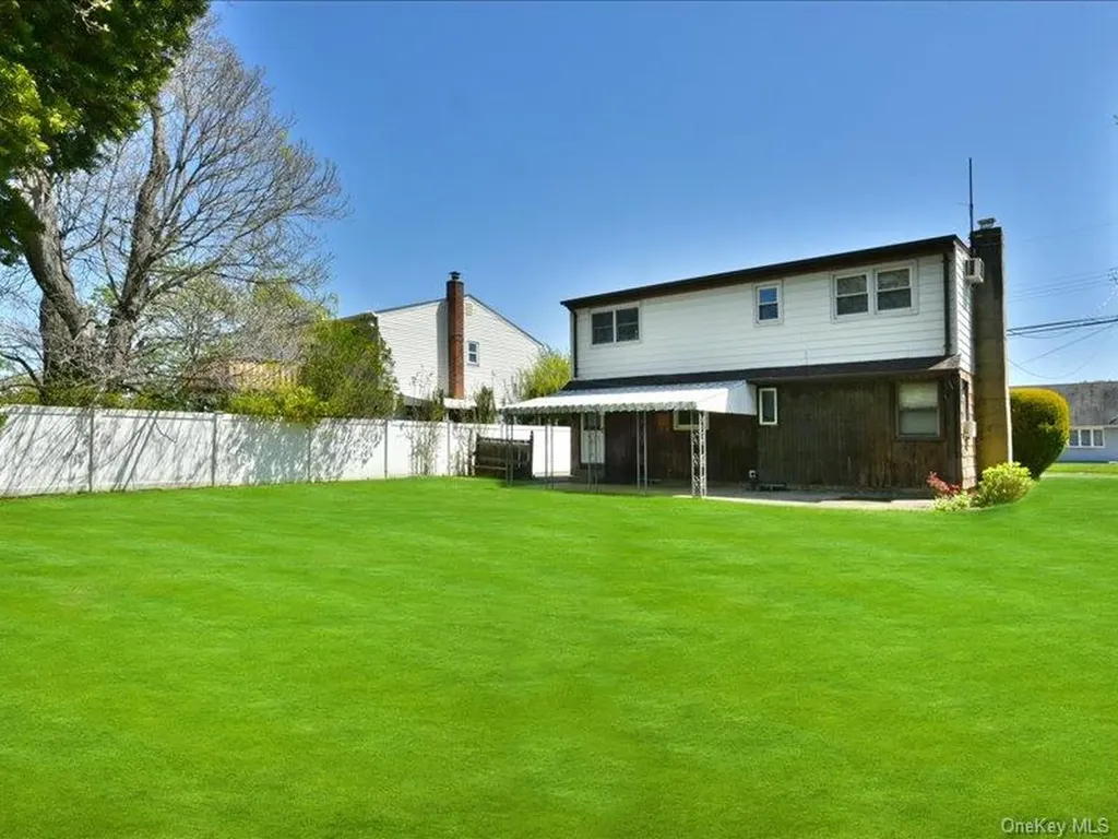 118 Park Lane Massapequa NY 11758