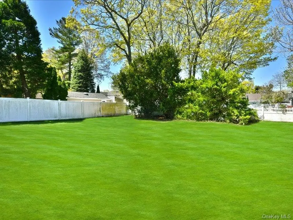 118 Park Lane Massapequa NY 11758