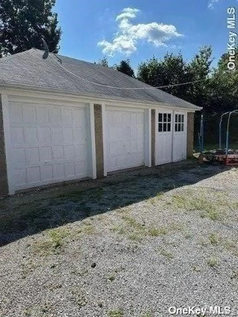 59 Radnor Road Great Neck NY 11023