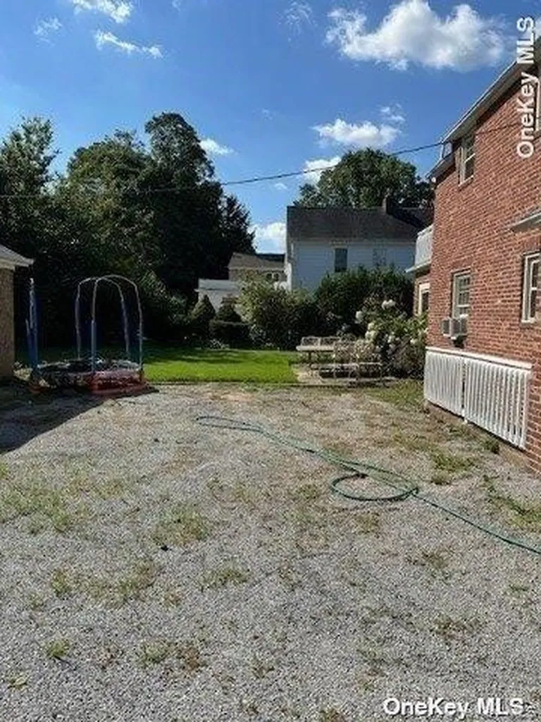 59 Radnor Road Great Neck NY 11023