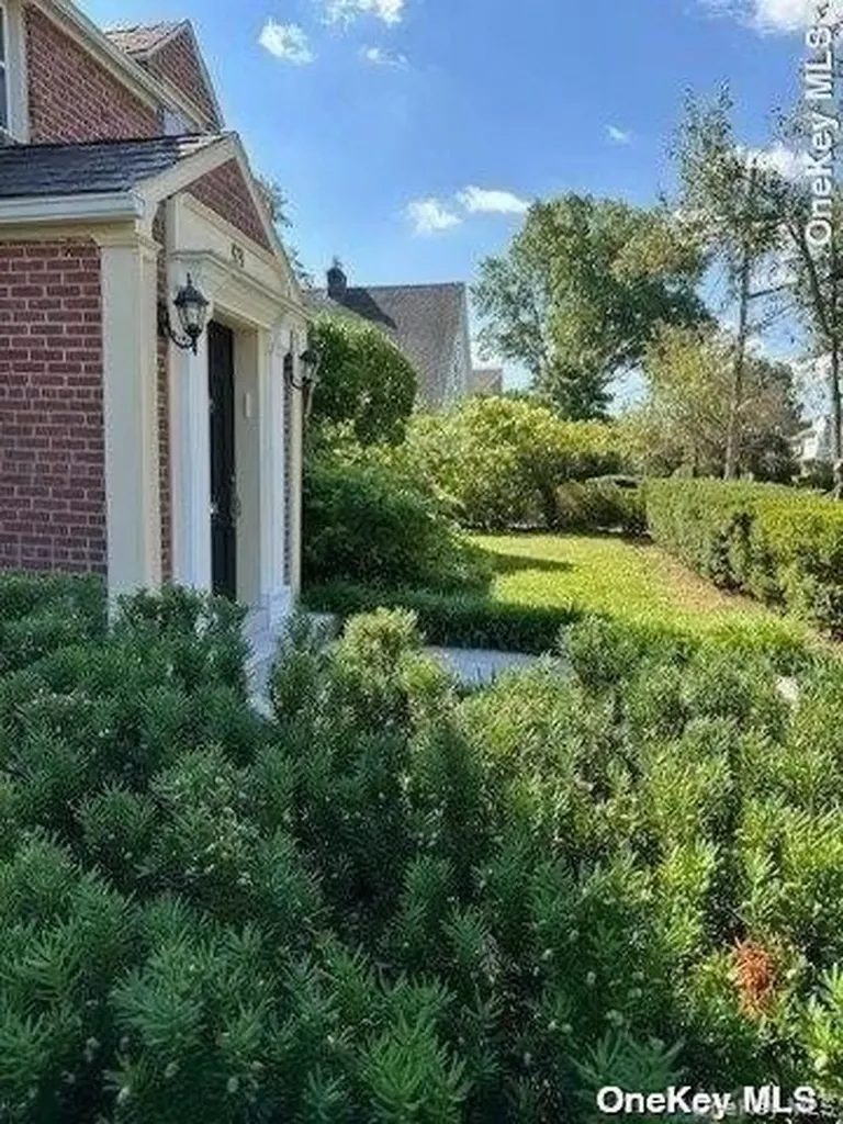 59 Radnor Road Great Neck NY 11023