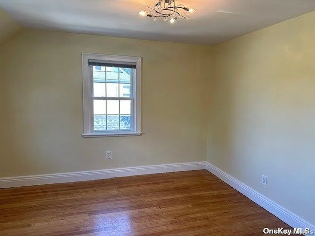 59 Radnor Road Great Neck NY 11023