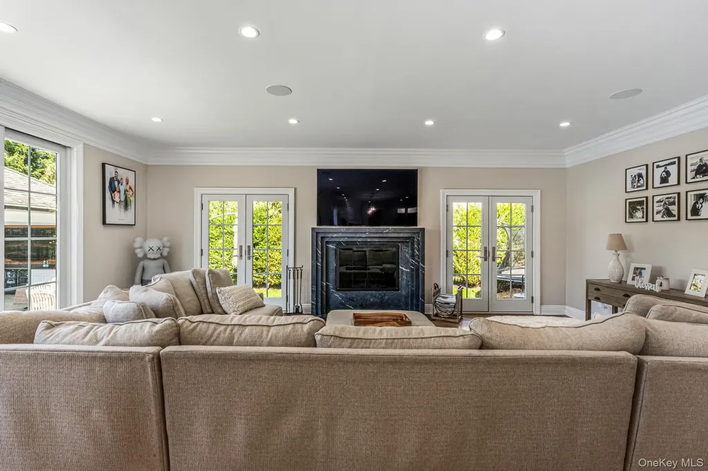 25 Boyd Drive Westbury NY 11590