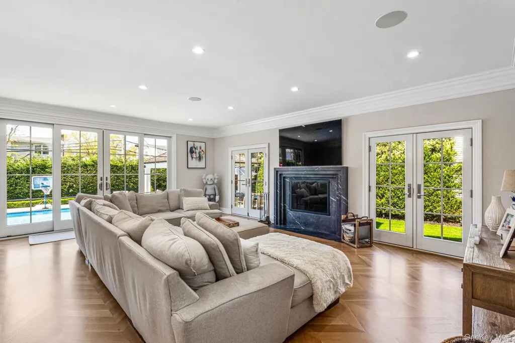 25 Boyd Drive Westbury NY 11590