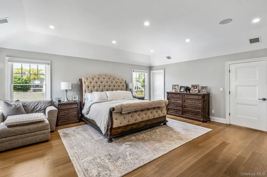 25 Boyd Drive Westbury NY 11590
