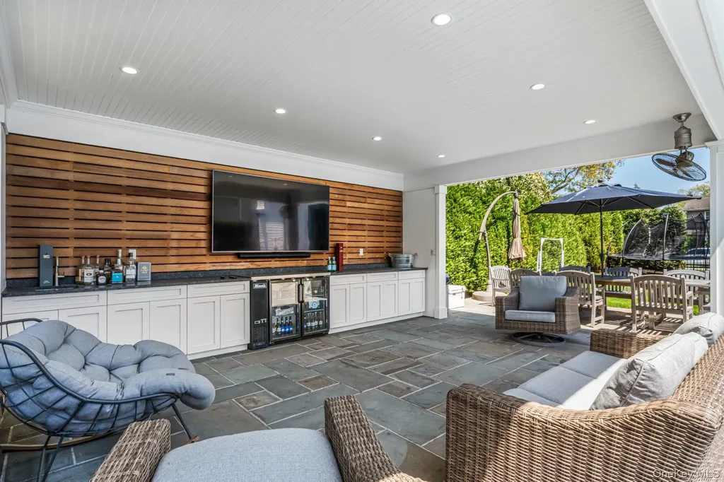 25 Boyd Drive Westbury NY 11590