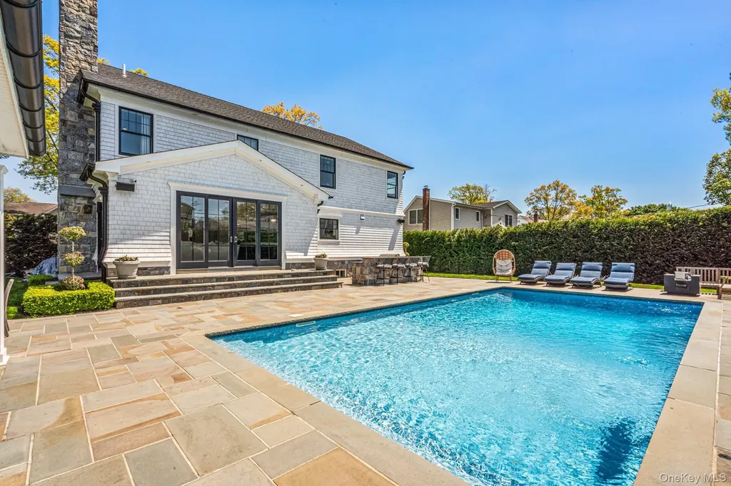 25 Boyd Drive Westbury NY 11590