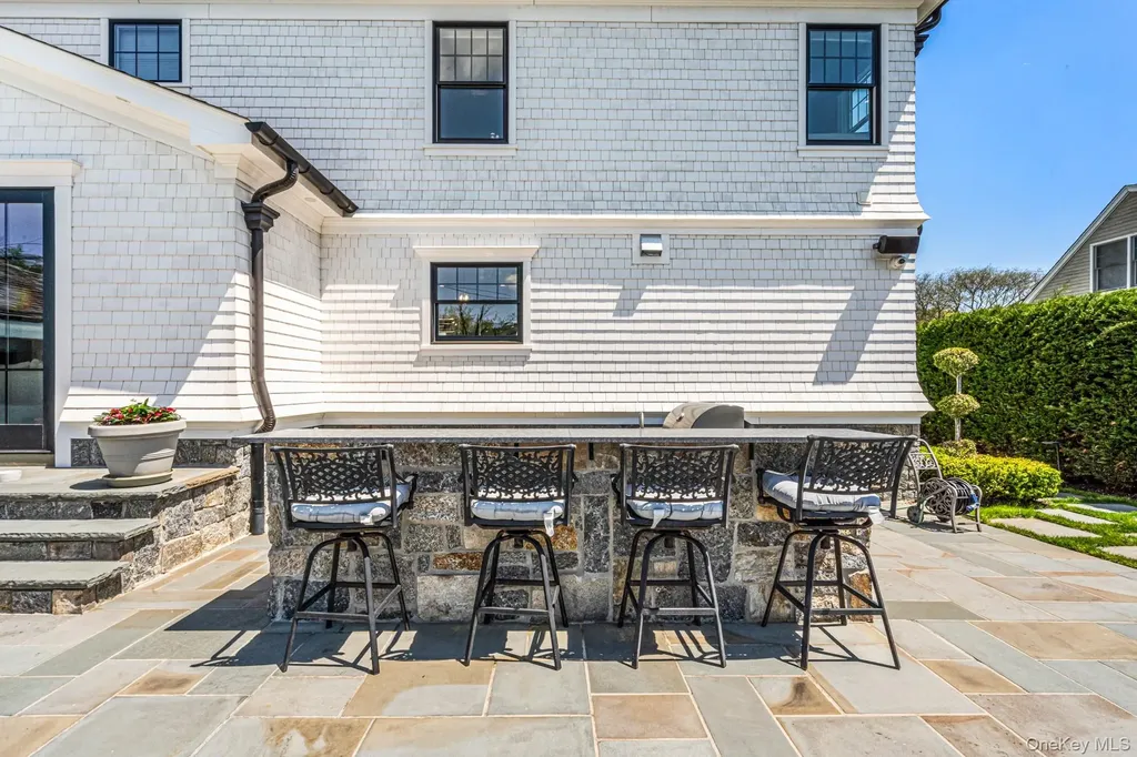 25 Boyd Drive Westbury NY 11590