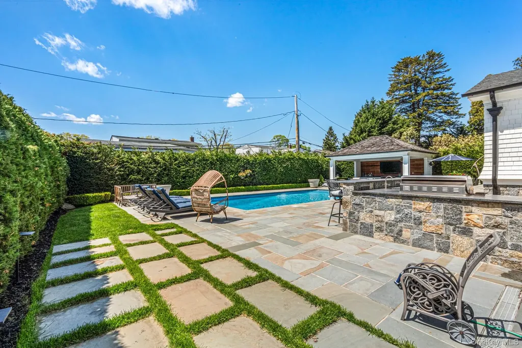 25 Boyd Drive Westbury NY 11590