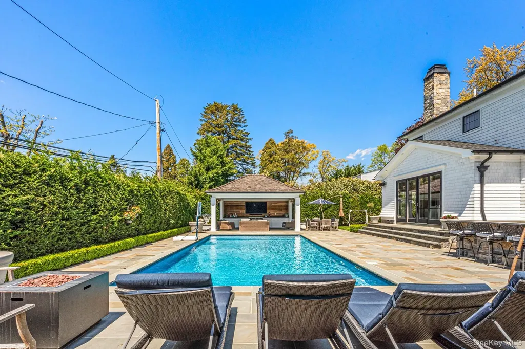 25 Boyd Drive Westbury NY 11590
