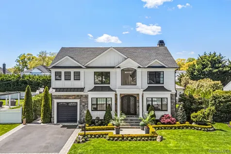 25 Boyd Drive Westbury NY 11590