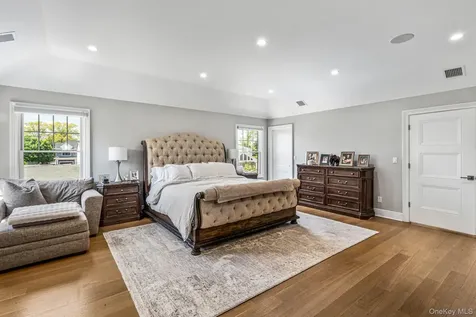 25 Boyd Drive Westbury NY 11590