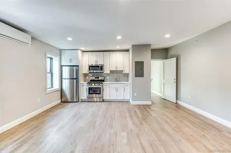 78 Roslyn Road Mineola NY 11501