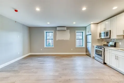 78 Roslyn Road Mineola NY 11501