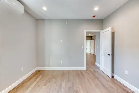78 Roslyn Road Mineola NY 11501
