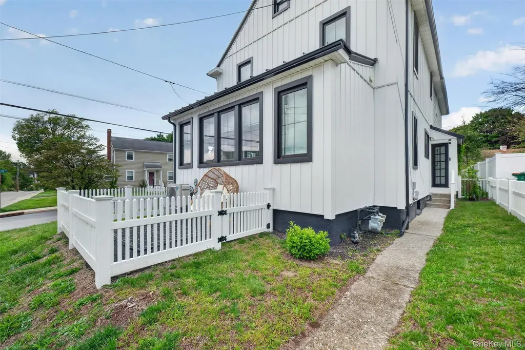 32 Dutchess Terrace Beacon NY 12508