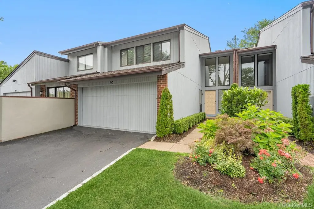 90 Foxwood Drive Jericho NY 11753