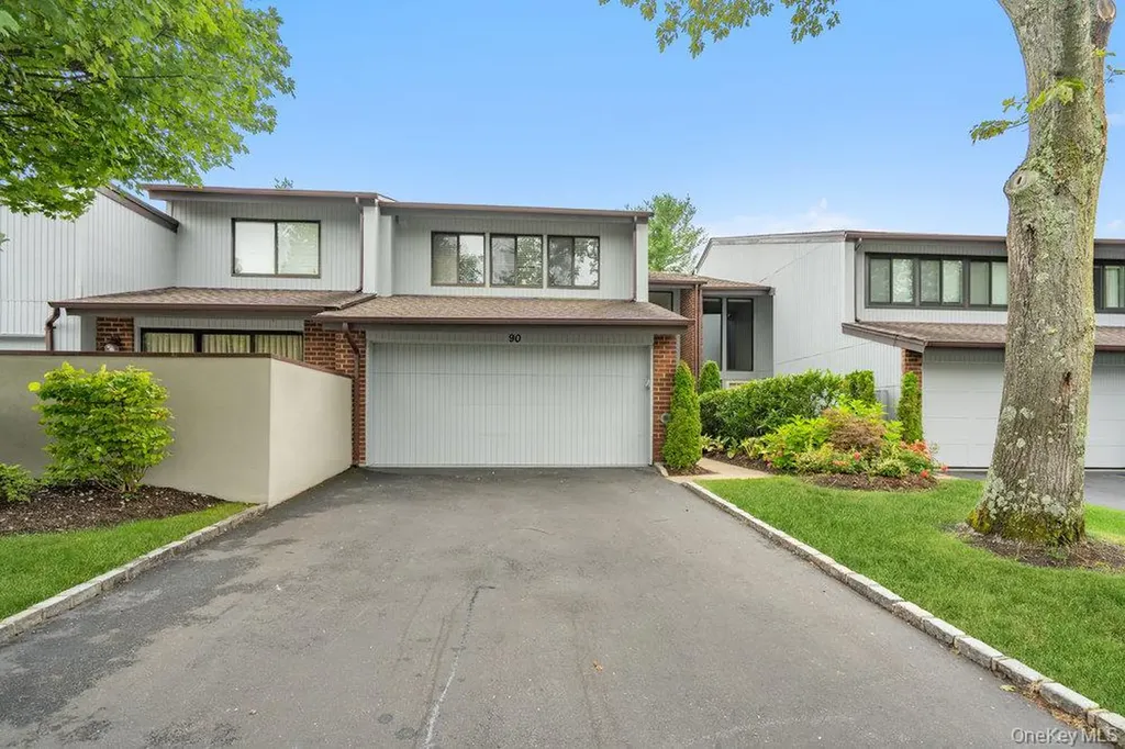 90 Foxwood Drive Jericho NY 11753