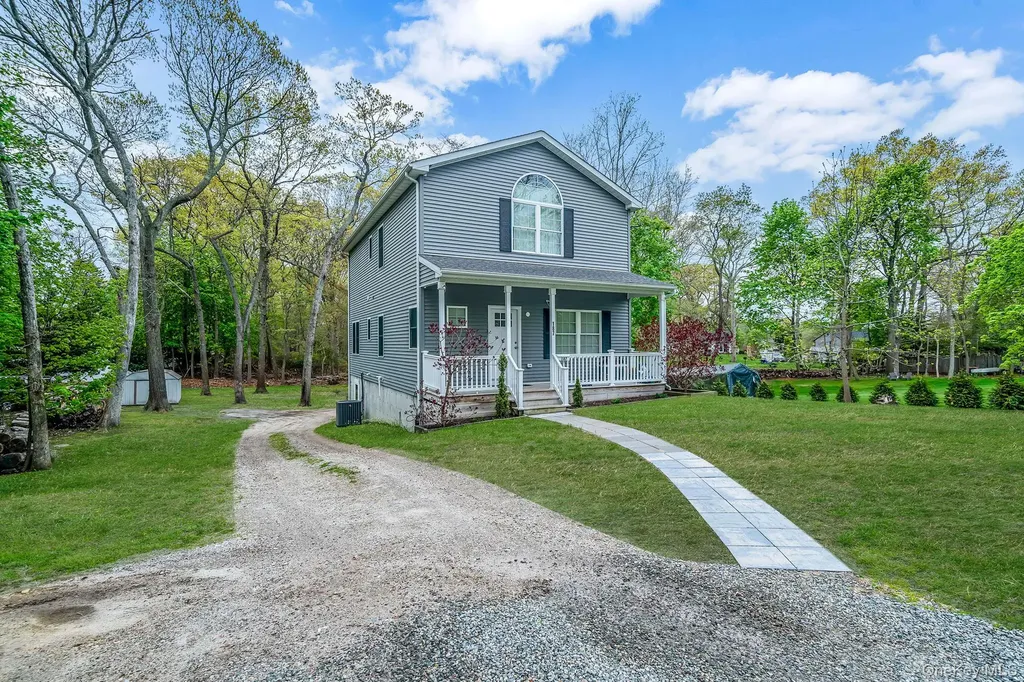 187 Hallock Street Riverhead NY 11901