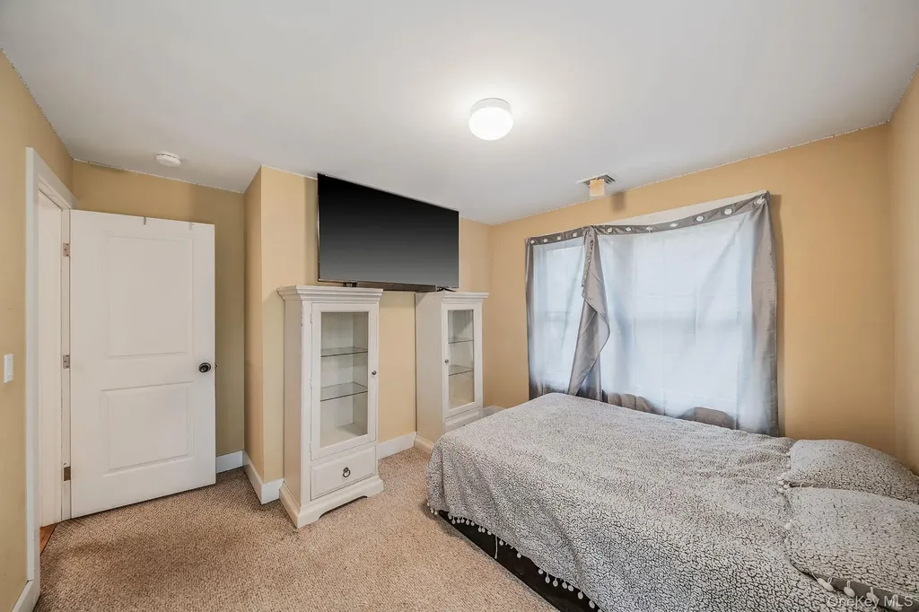 187 Hallock Street Riverhead NY 11901