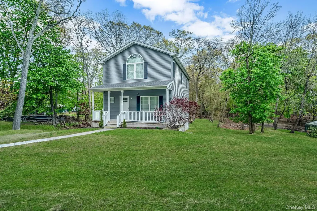 187 Hallock Street Riverhead NY 11901