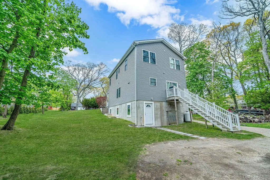 187 Hallock Street Riverhead NY 11901