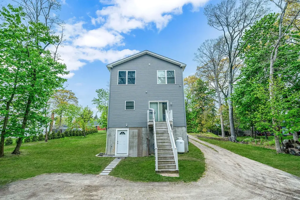 187 Hallock Street Riverhead NY 11901