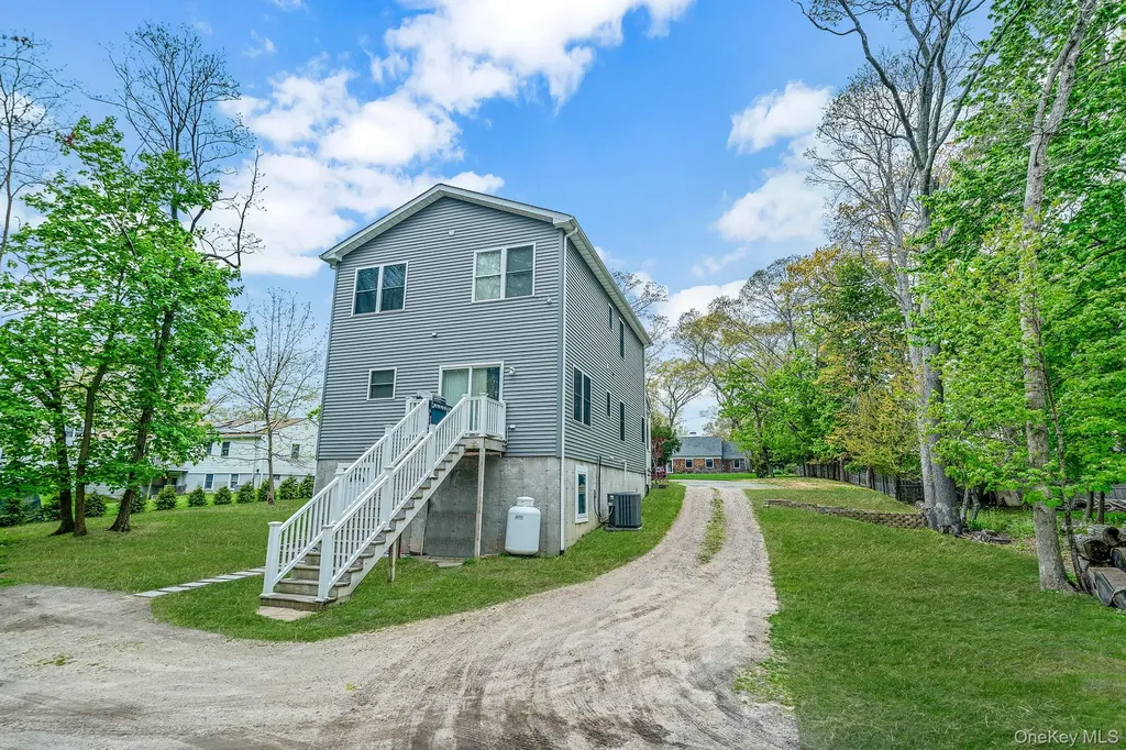 187 Hallock Street Riverhead NY 11901