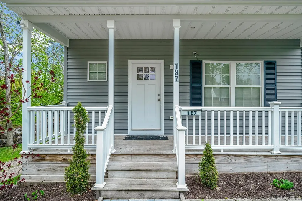 187 Hallock Street Riverhead NY 11901