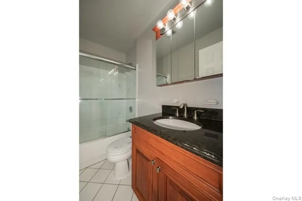 65 Fairfield Way Commack NY 11725