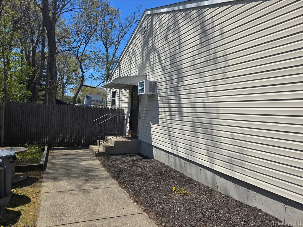 92 Hawthorne Street Mastic NY 11950