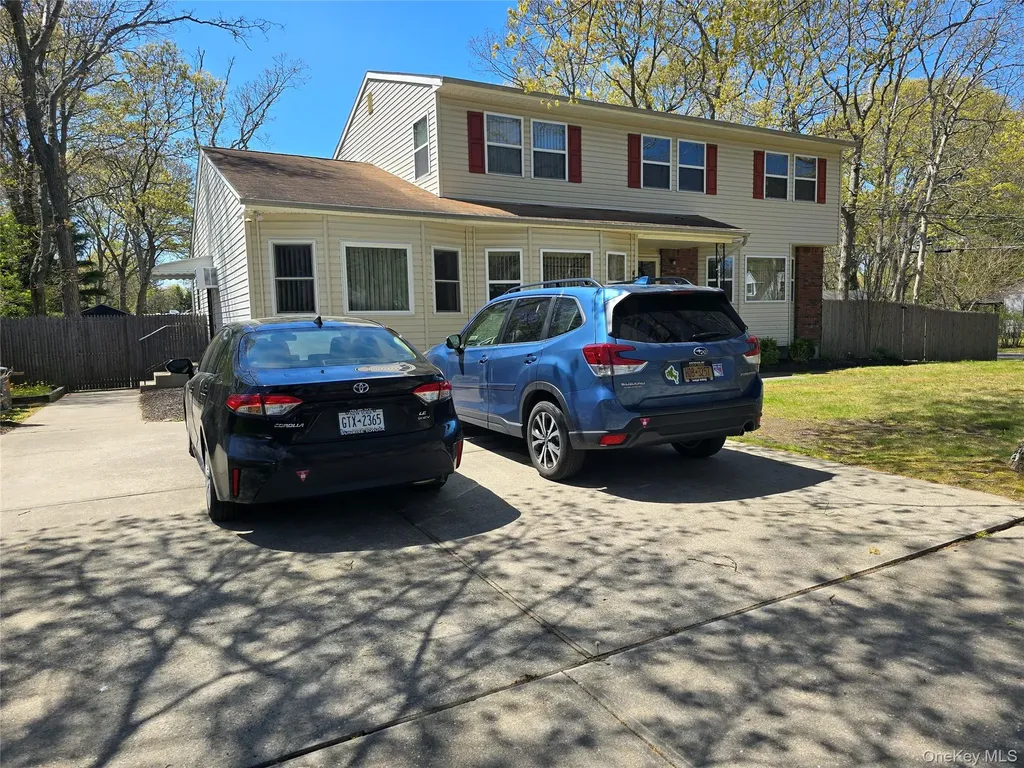 92 Hawthorne Street Mastic NY 11950